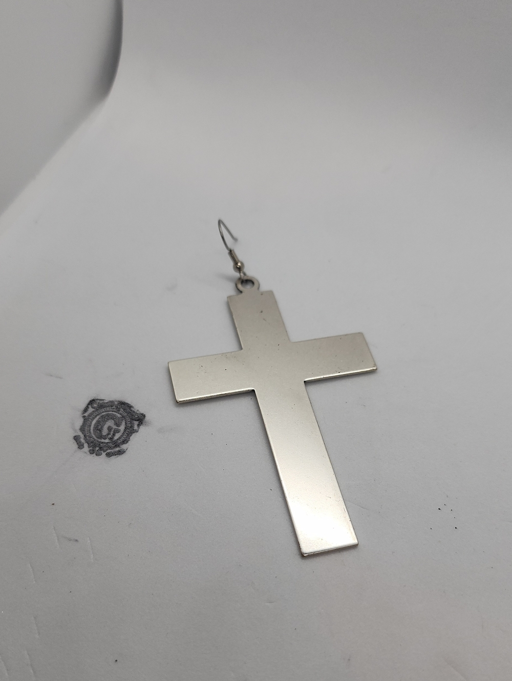 GASOLINE GLAMOUR FLAT CROSS EARRING
